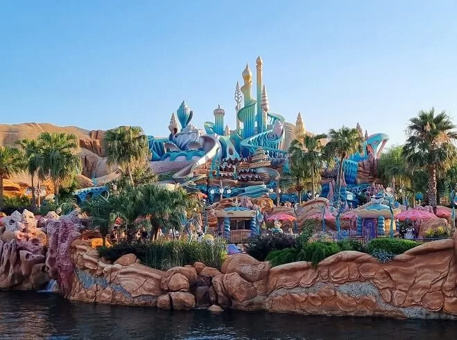 Área temática da Pequena Sereia na Disney Japan