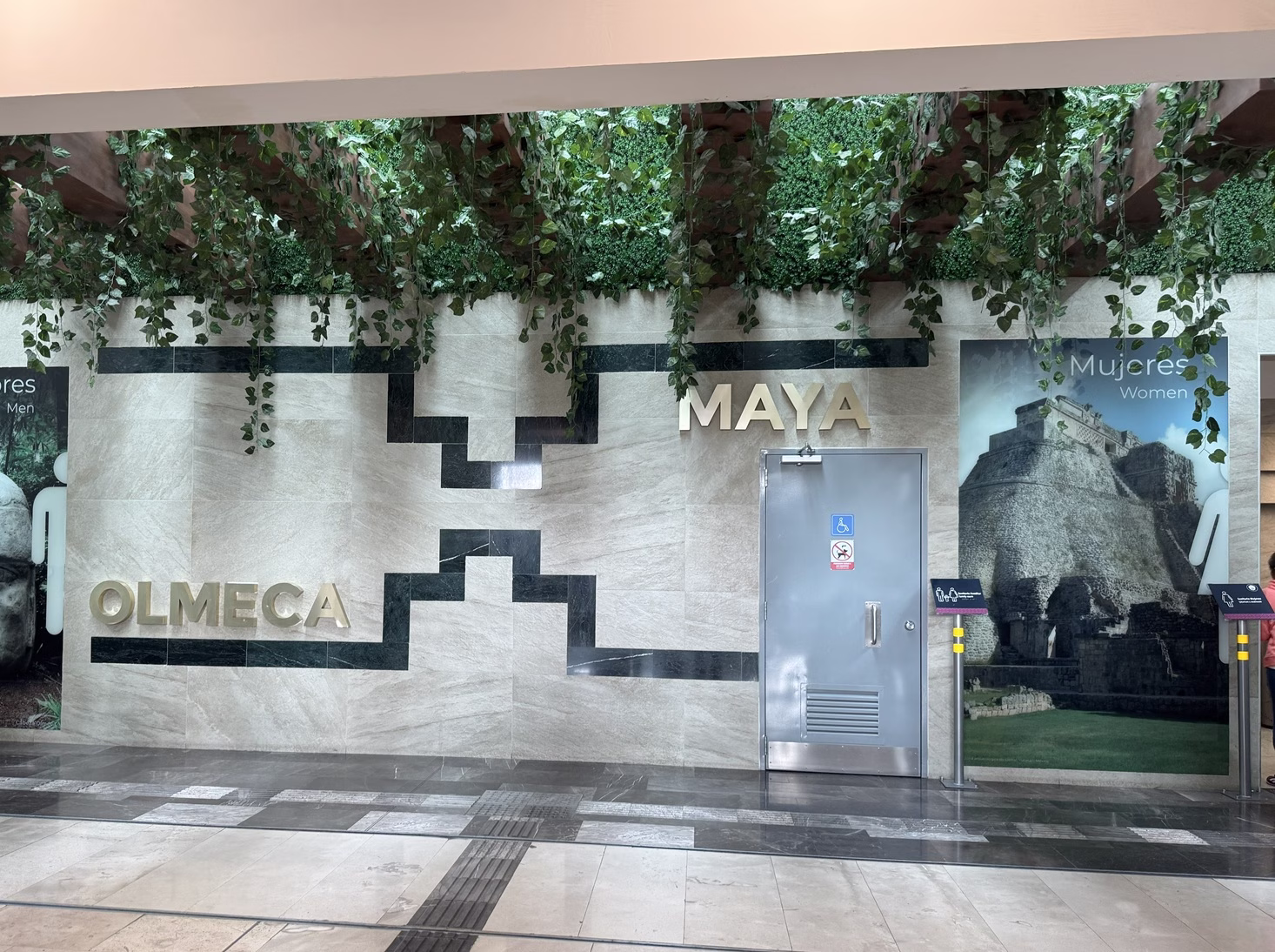 Aeroporto da Cidade do México tem banheiros temáticos