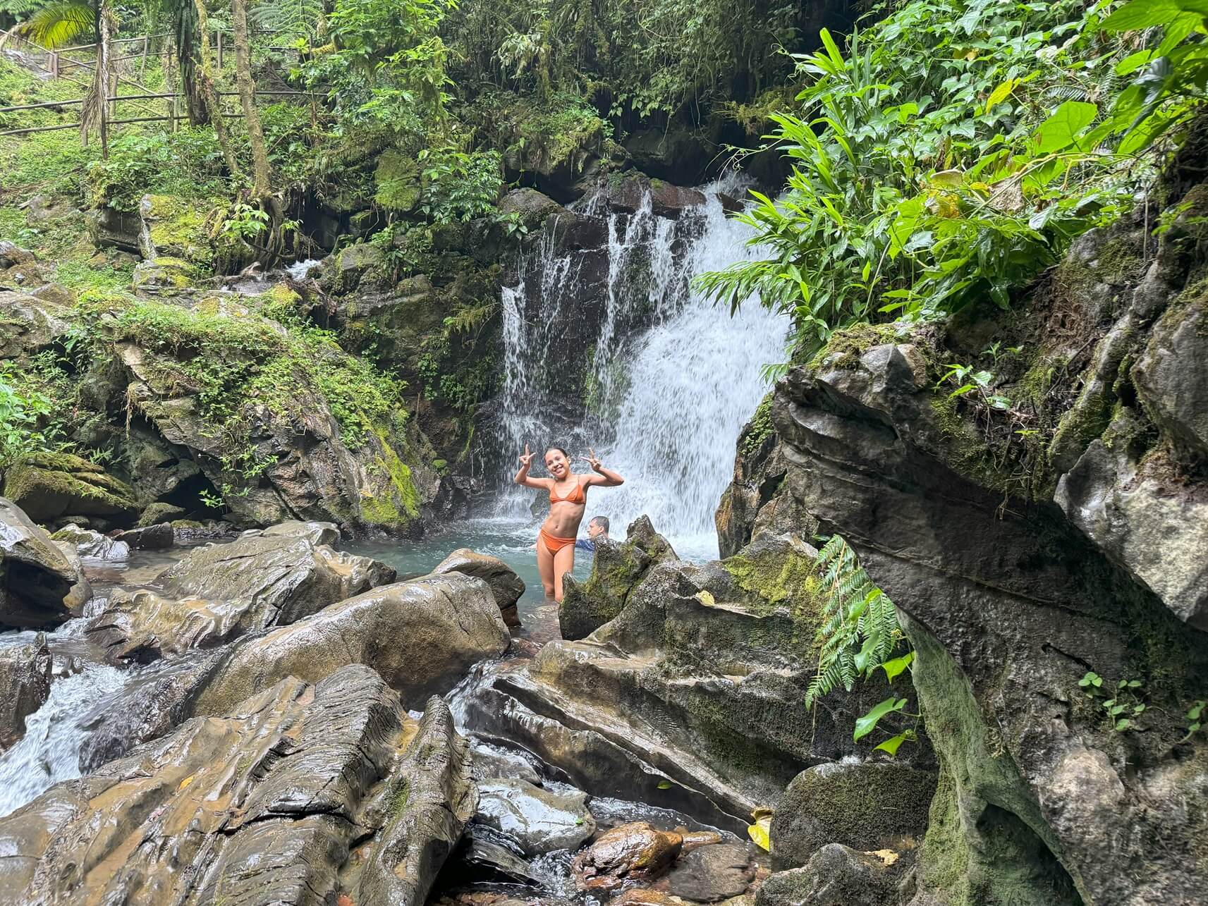 Banho de cachoeira no Núcleo Santana