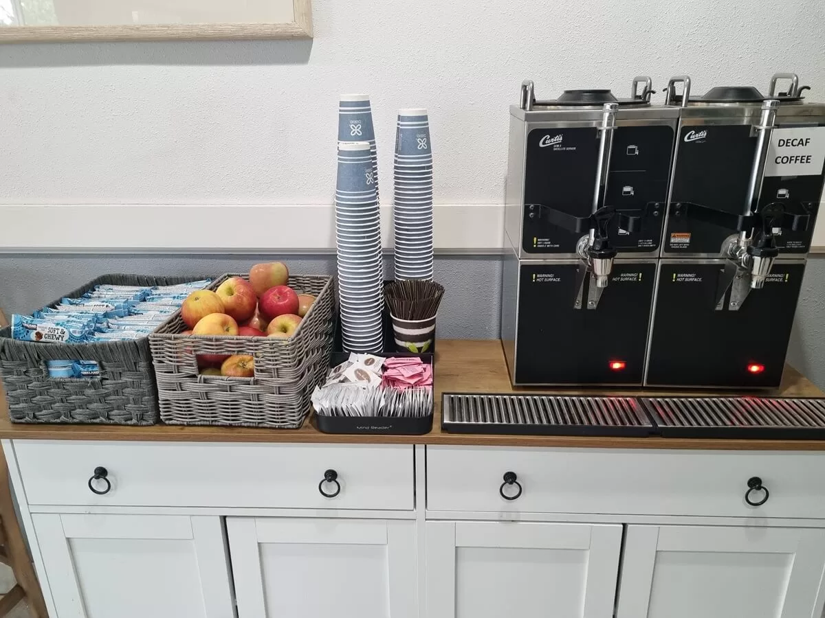 No Travelodge by Wyndham Monterey Bay, tem café e frutas de cortesia pela manhã