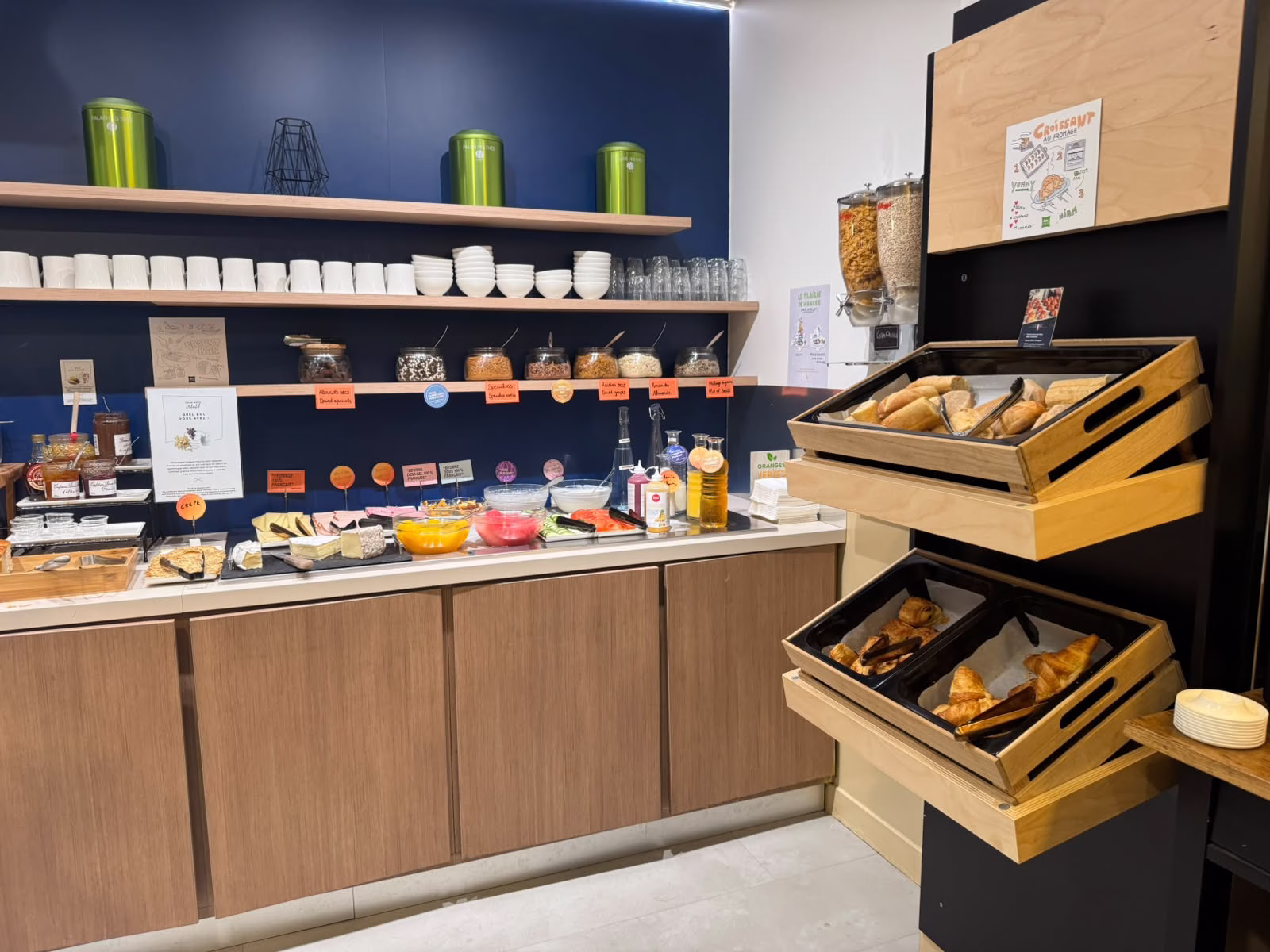 Café da manhã no ibis Styles Paris Cadet Lafayette