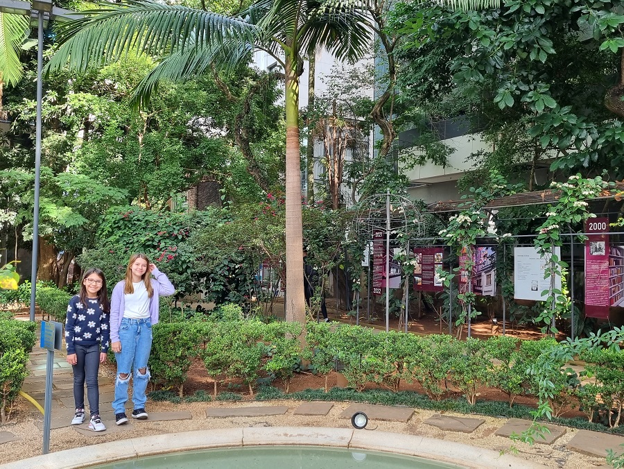 Casa das Rosas segue fechada na Avenida Paulista, mas é possível visitar os jardins