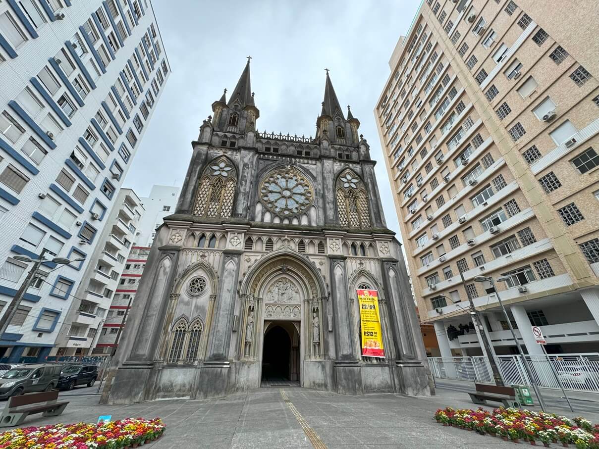 Basílica do Embaré é surpreendentemente rica em detalhes