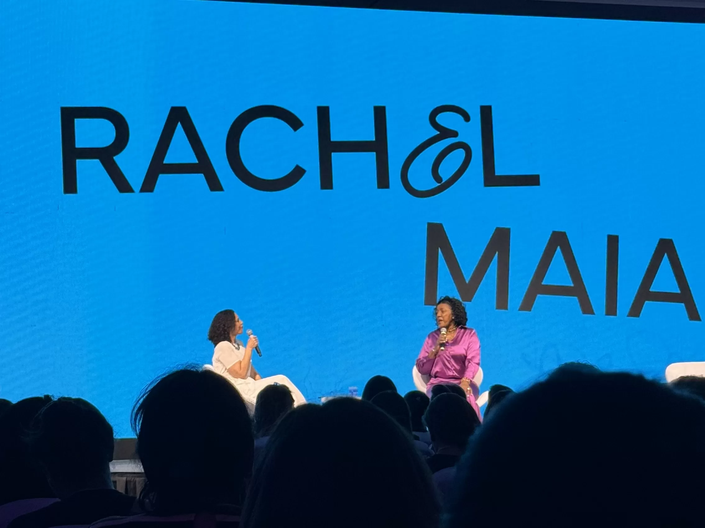 Rachel Maia foi a primeira mulher negra a assumir o cargo de CEO em várias empresas de renome, incluindo as joalherias Pandora, Tiffany e a Lacoste Brasil