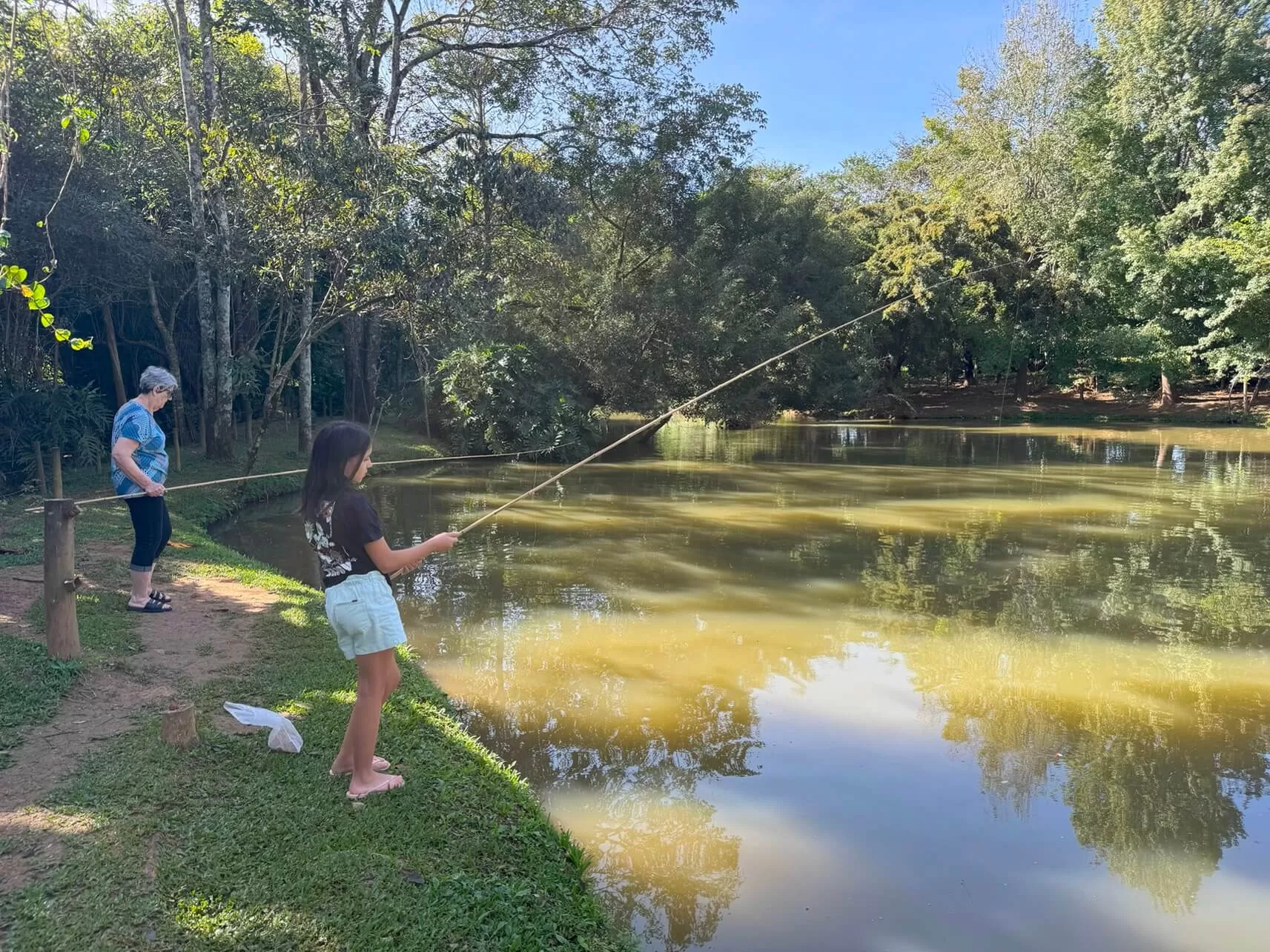 Lago de pesca esportiva