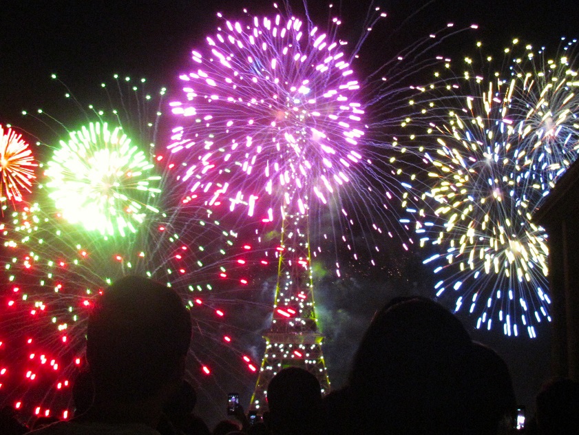 Fogos na Torre Eiffel