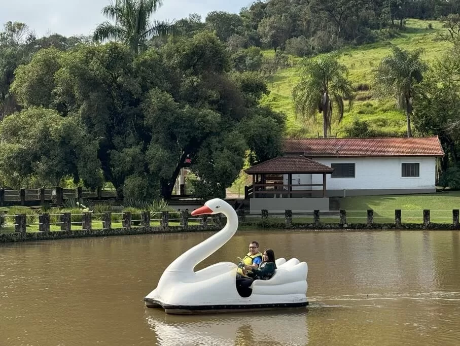 Pedalinho no Hotel Estância Atibainha