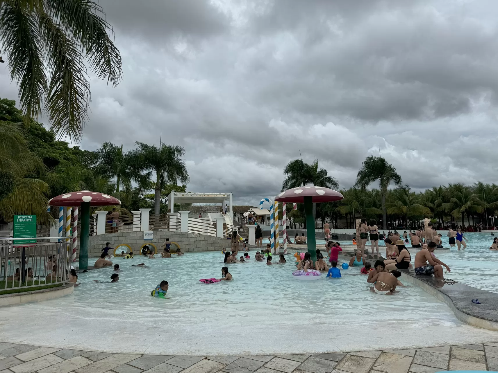 Piscina infantil no parque aquático do Lacqua DiRoma