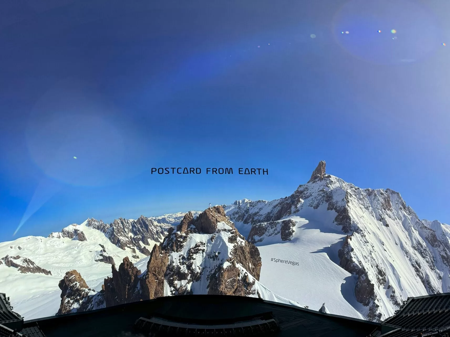 Postcard from Earth é uma homenagem ao planeta