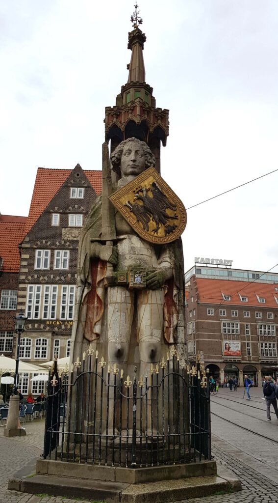 a maior estátua de Roland da Alemanha