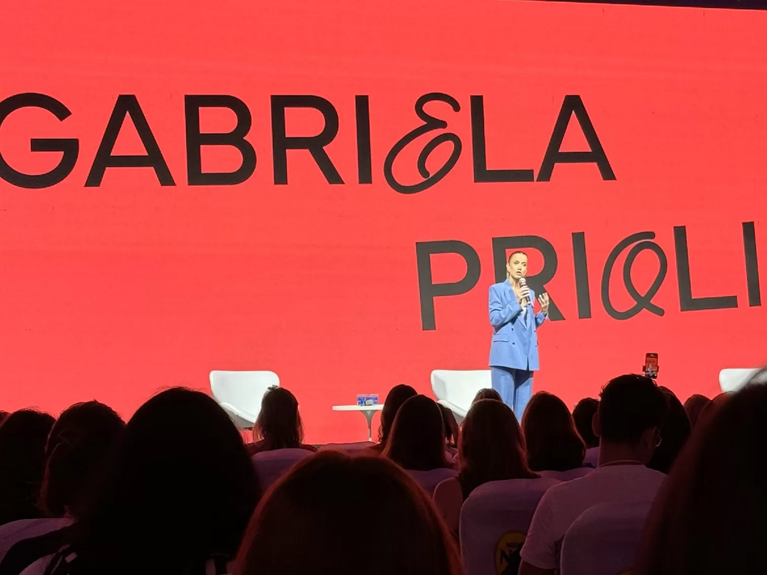 Gabriela Prioli encerrou o seminário, contando sobre os desafios e dificuldades que encarou ao se tornar mãe