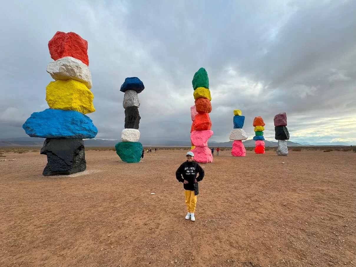 Seven Magic Mountains: esculturas no meio do deserto