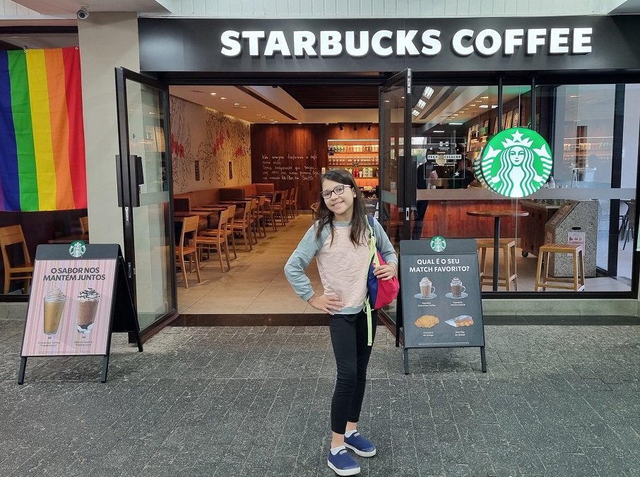 Starbucks no Lago Azul da Rodovia Bandeirantes